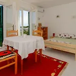 Holiday Home Loviste Casa vacanze *