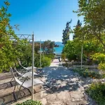 Holiday Home Loviste Casa vacanze