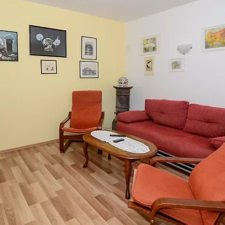 Holiday Home Loviste *