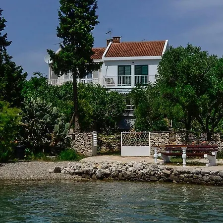 Holiday Home Loviste 別荘 Lovište