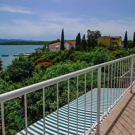 Holiday Home Loviste *