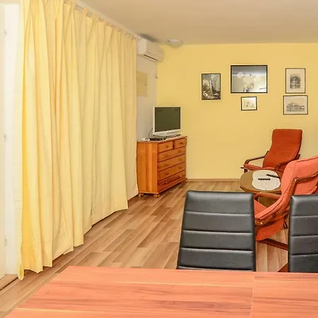 Holiday Home Loviste Lovište
