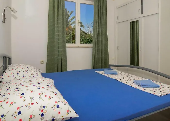 別荘 Holiday Home Loviste Lovište