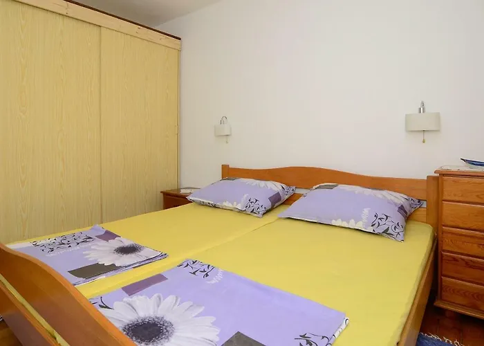 Holiday Home Loviste Lovište