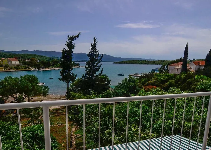 別荘 Holiday Home Loviste