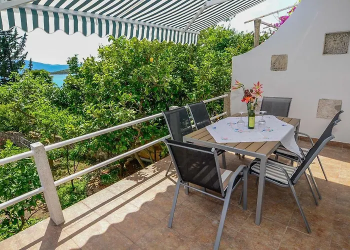 Holiday Home Loviste