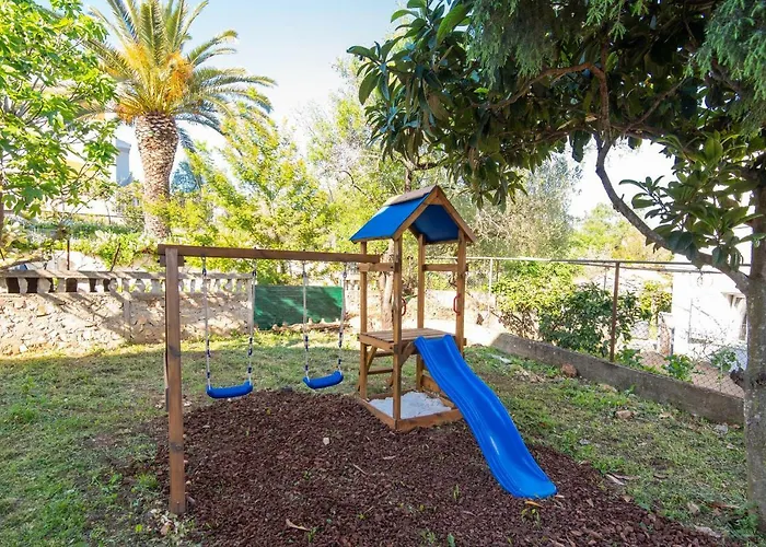 Holiday Home Loviste 別荘 Lovište