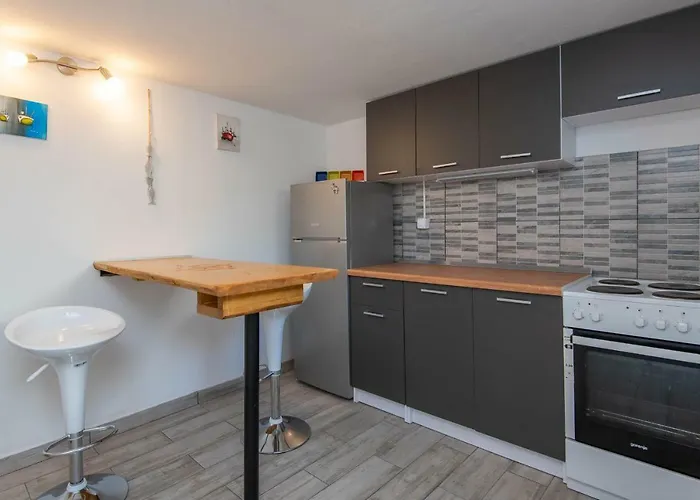 別荘 Holiday Home Loviste *