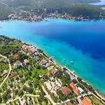 Holiday Home Loviste Hébergement de vacances Lovište