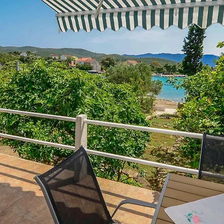 Holiday Home Loviste *