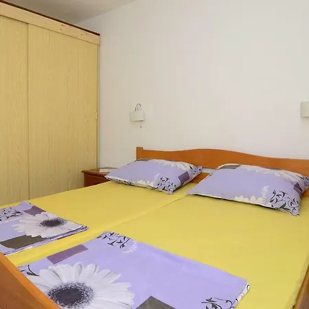 Holiday Home Loviste Loviste