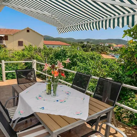 Holiday home Holiday Home Loviste