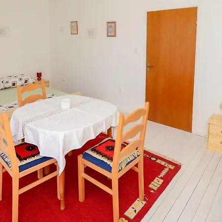 Dom wakacyjny Holiday Home Loviste