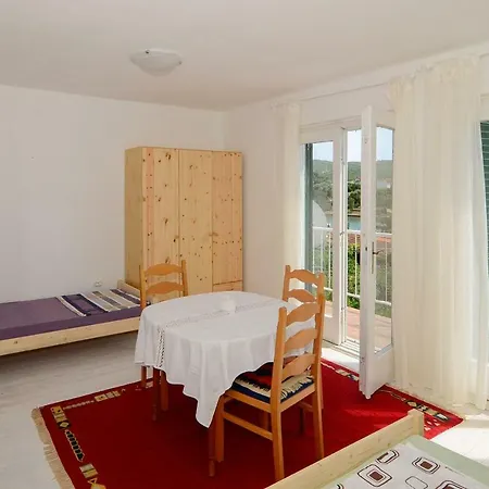 Dom wakacyjny Holiday Home Loviste *