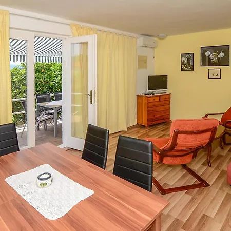 Holiday Home Loviste Dom wakacyjny