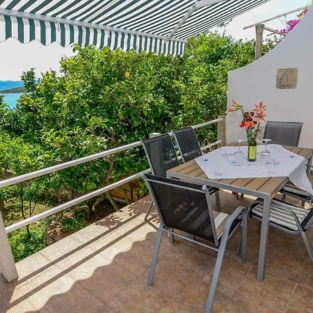 Holiday Home Loviste