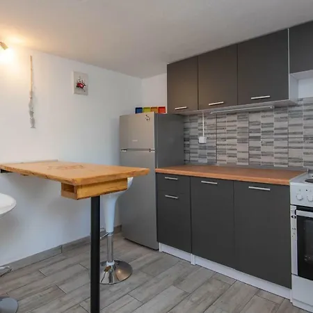 Dom wakacyjny Holiday Home Loviste *