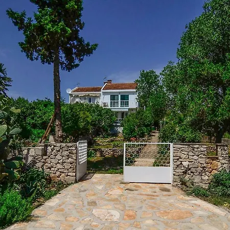 Holiday Home Loviste