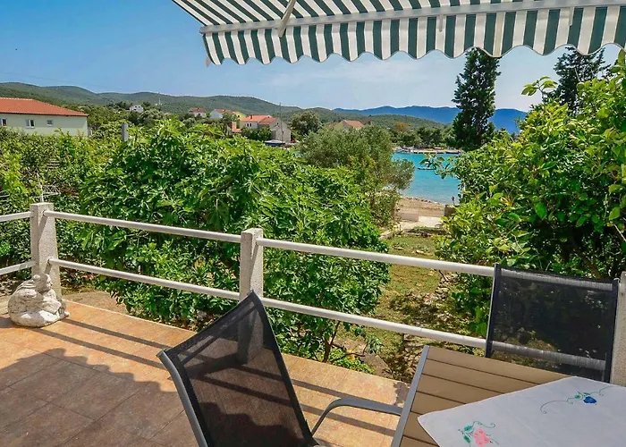 Holiday Home Loviste *