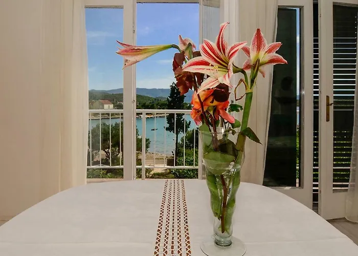 Holiday Home Loviste *