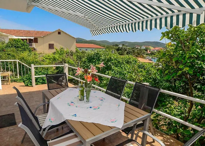 בית נופש Holiday Home Loviste