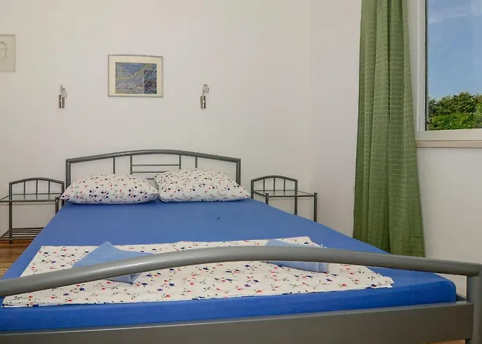 בית נופש Holiday Home Loviste *